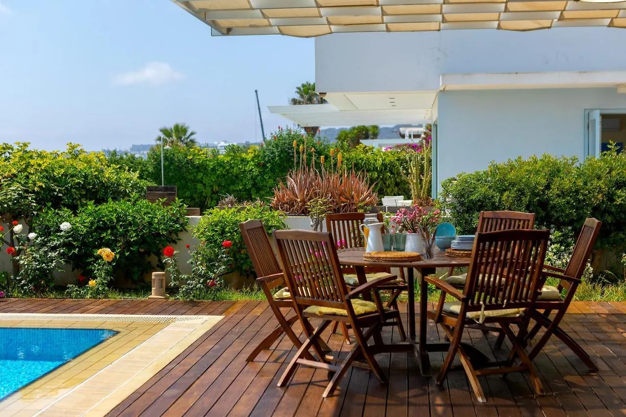 Protaras Beachfront Villa Alia 0*,